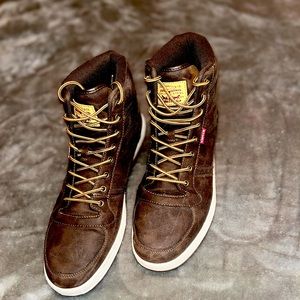 Great, stylish sleek shoes. Come get them!!! O.B.O